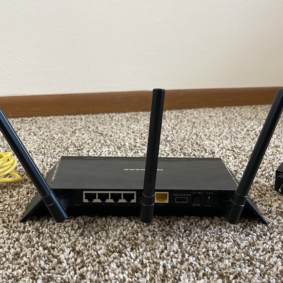 Netgear R6400v2 Router - Picture 2 of 4